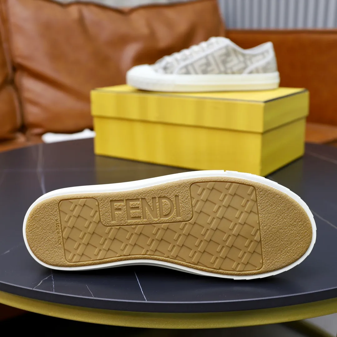 Factory price: 480 original order (couple model) Brand: FENDI Fendi 🙅‍♂️🙅‍♂️🙅‍♂️ Size: Female 35–40, Male 39-44 (45 can be customized) Grade: Official website genuine Material: Imported original LoGO fabric upper Original comfortable lining TPU wear-resistant lightweight outsole Style category: Loafers New trendy shoes Color: actual picture color